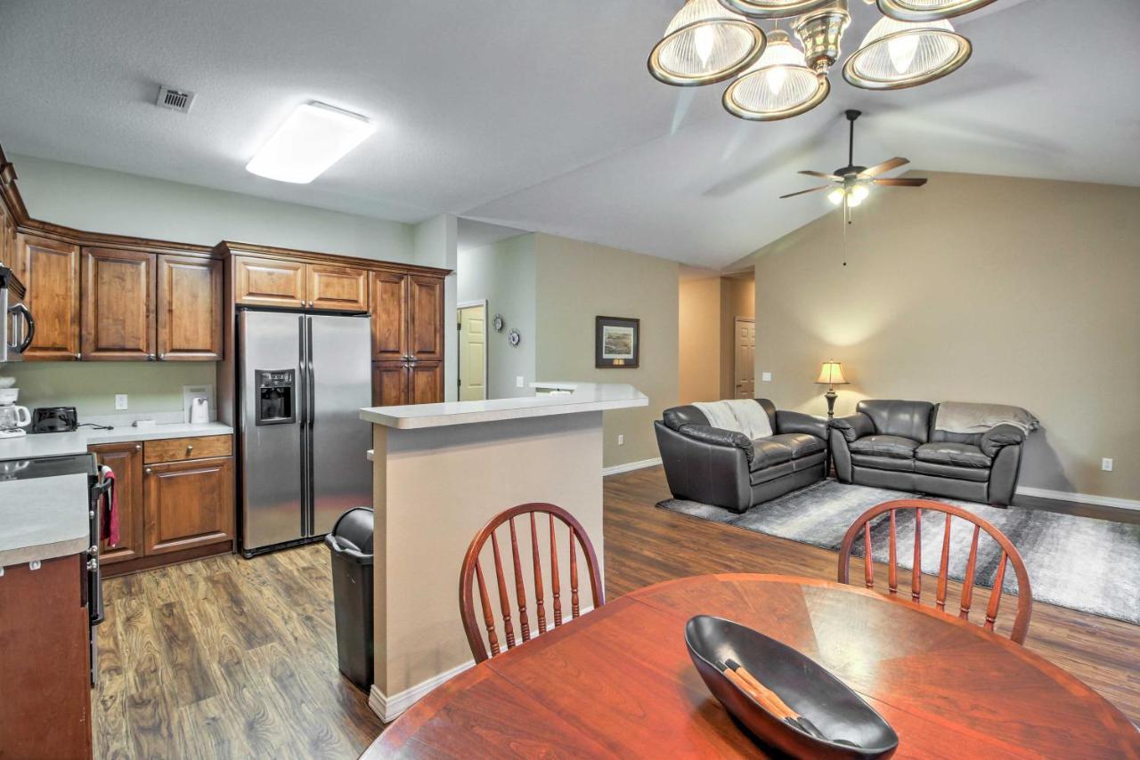 Branson Home With Deck Walk To The Strip And Creek! Exteriör bild