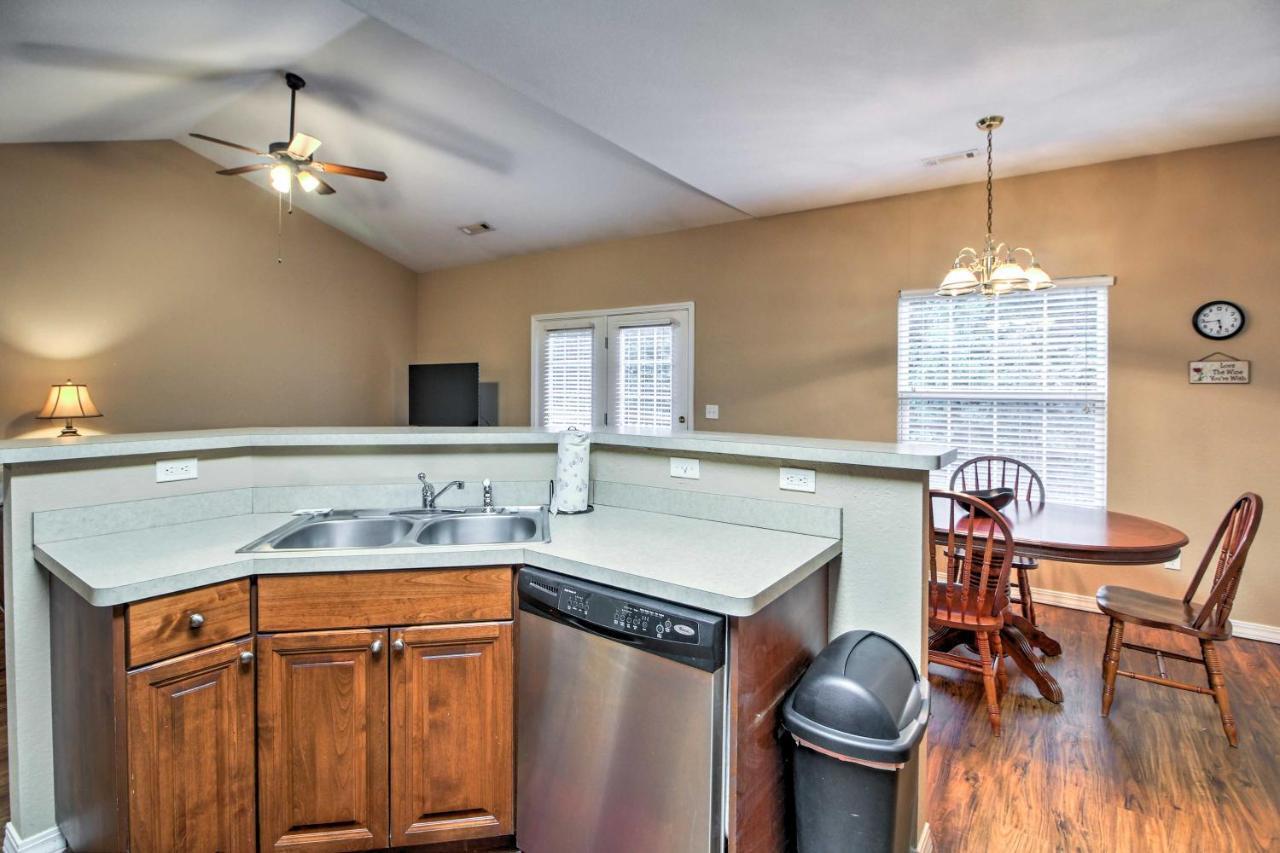 Branson Home With Deck Walk To The Strip And Creek! Exteriör bild