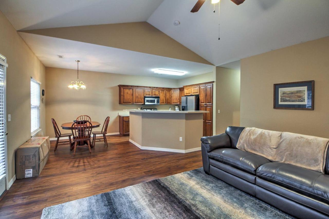 Branson Home With Deck Walk To The Strip And Creek! Exteriör bild