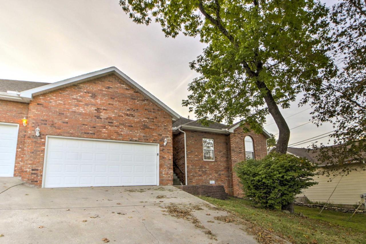 Branson Home With Deck Walk To The Strip And Creek! Exteriör bild